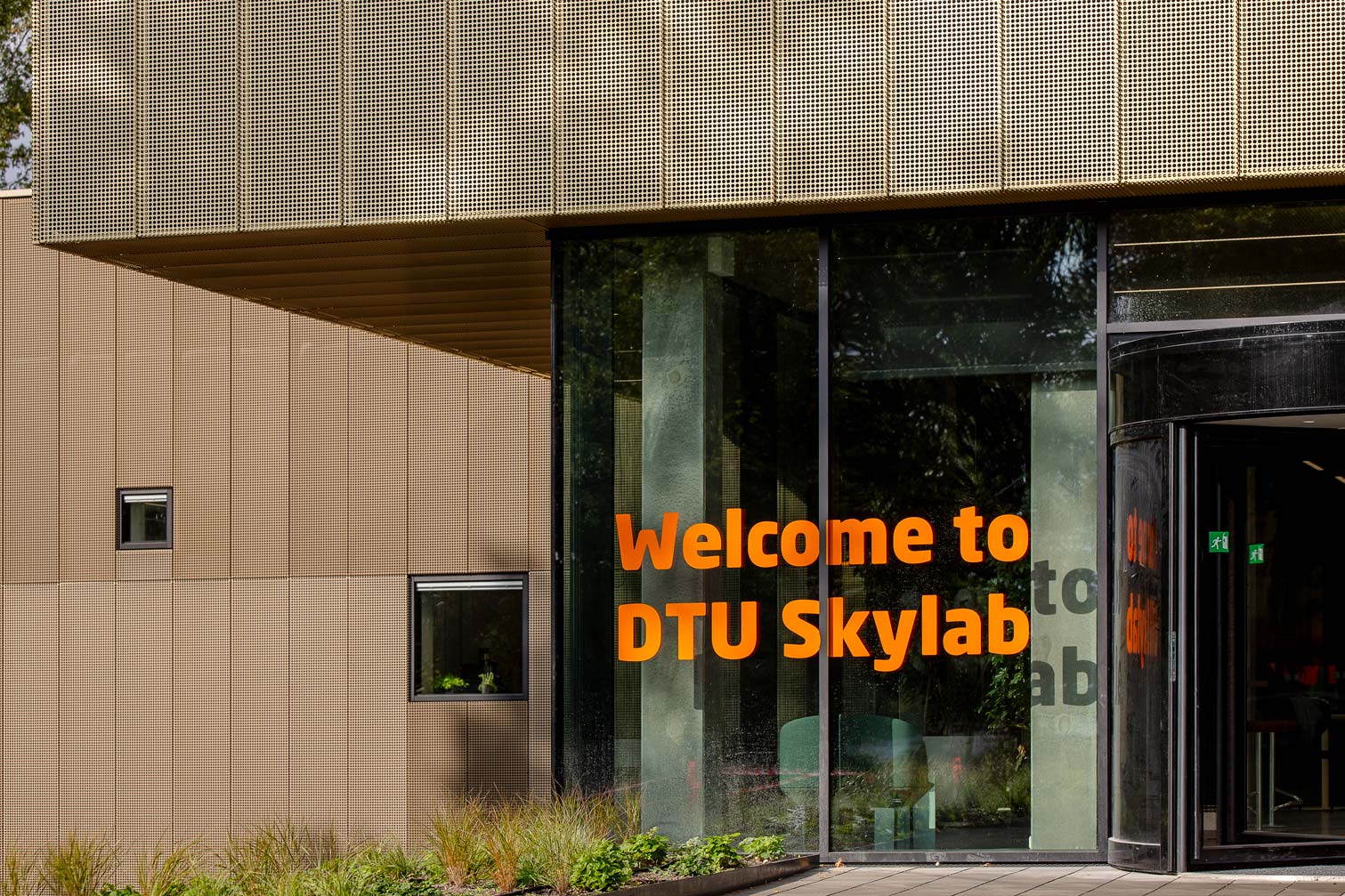 Photo of the entrance to DTU Skylab